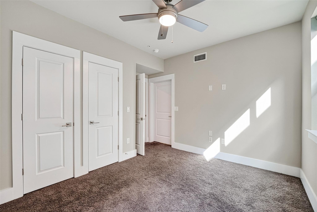 2401 Crawford Street - Photo 28