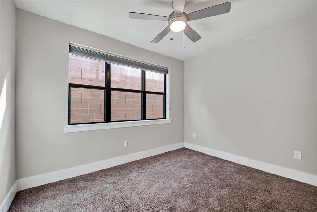 2401 Crawford Street - Photo 26