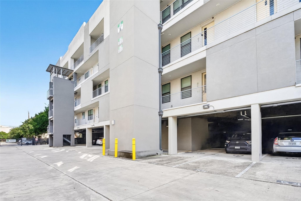 2401 Crawford Street - Photo 4