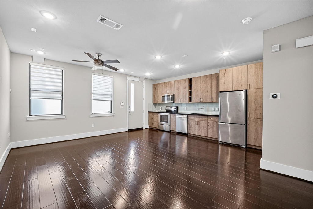 2401 Crawford Street - Photo 21
