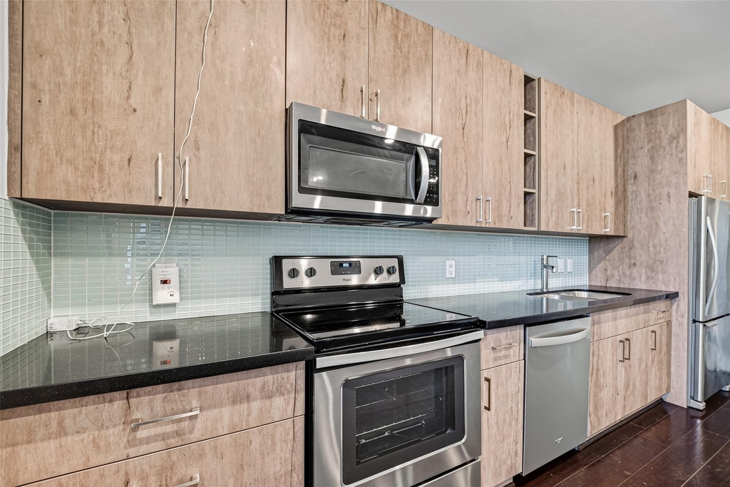 2401 Crawford Street - Photo 13