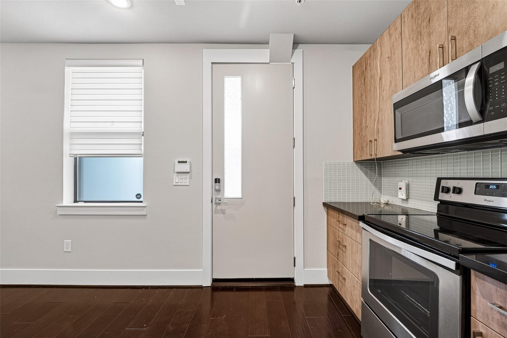 2401 Crawford Street - Photo 12