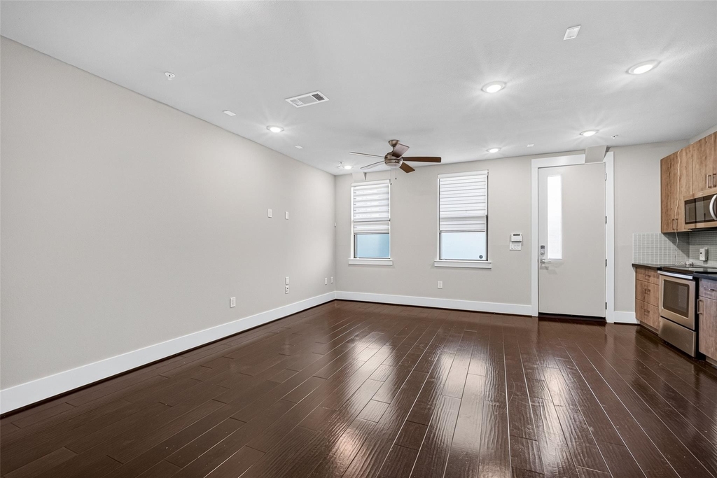 2401 Crawford Street - Photo 22