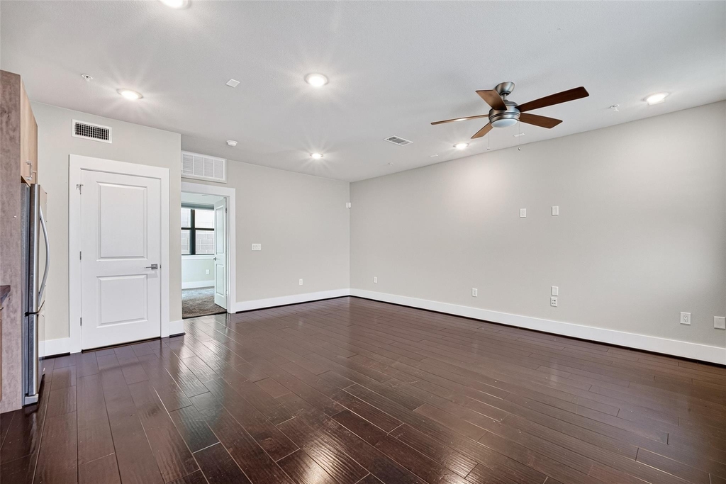 2401 Crawford Street - Photo 19