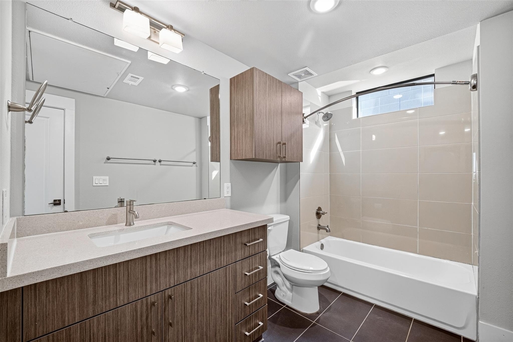 2401 Crawford Street - Photo 30