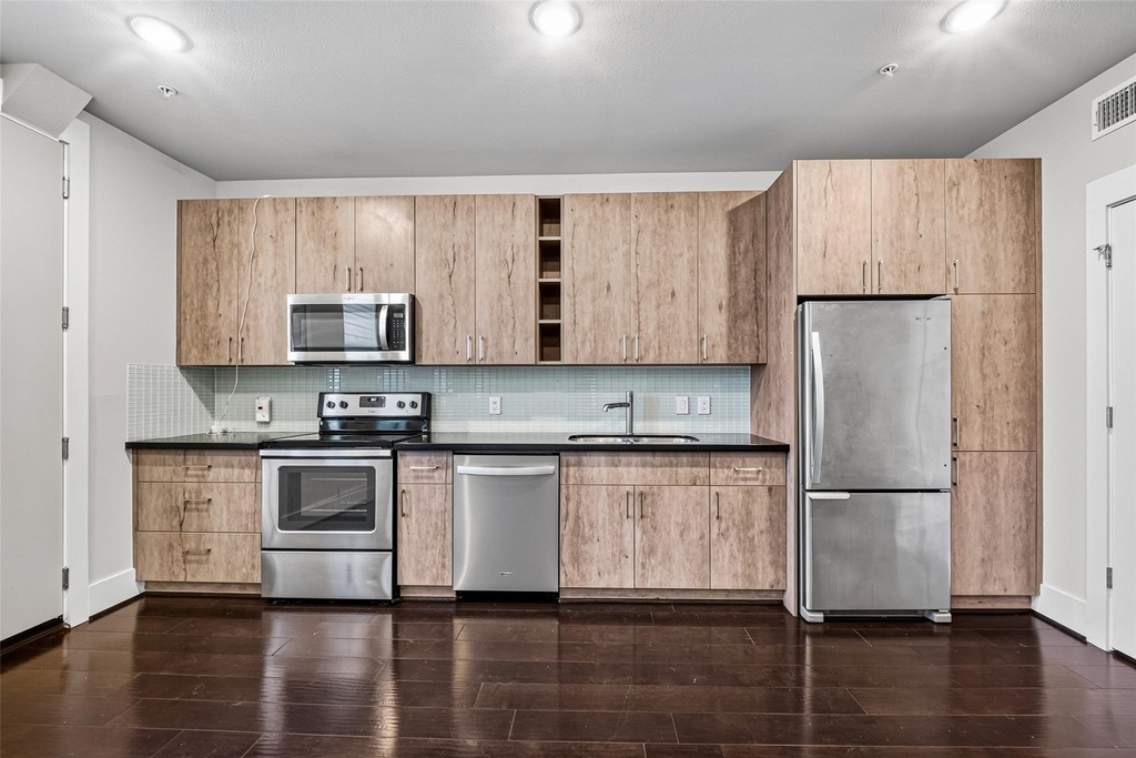 2401 Crawford Street - Photo 18