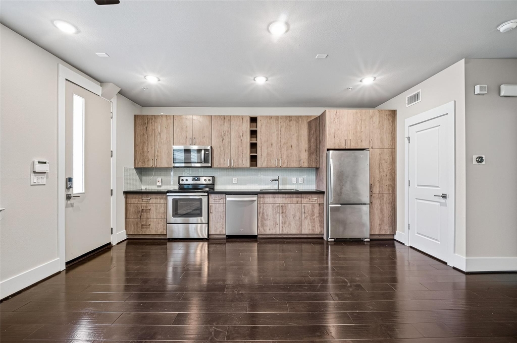 2401 Crawford Street - Photo 17