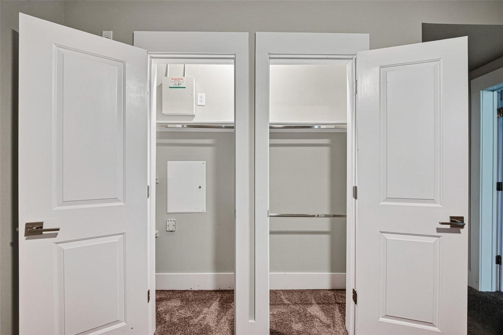 2401 Crawford Street - Photo 34