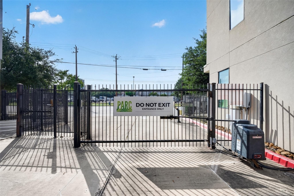 2401 Crawford Street - Photo 39