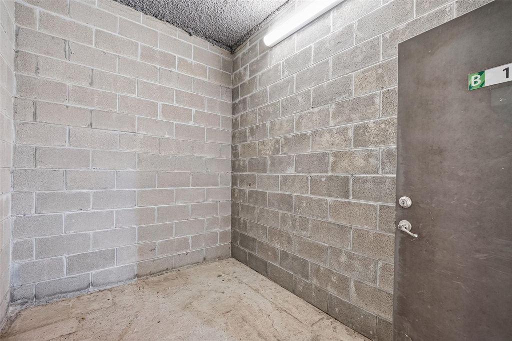 2401 Crawford Street - Photo 35