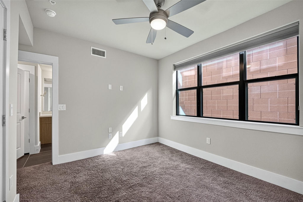 2401 Crawford Street - Photo 29