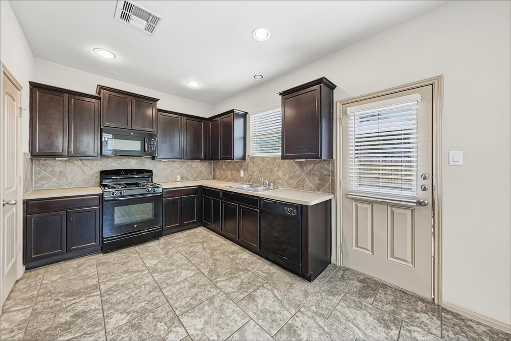 2201 Jefferson Crossing Drive - Photo 2