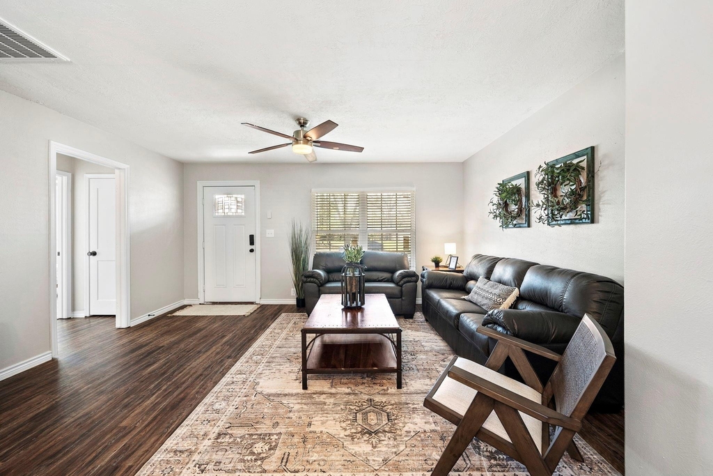 1206 Olive Street - Photo 3