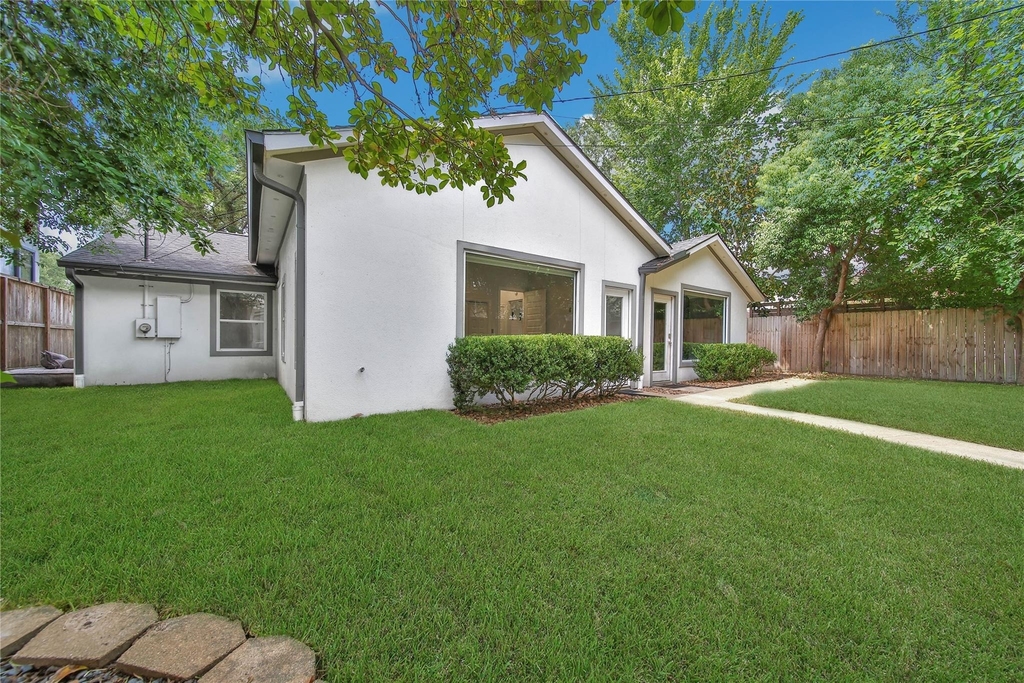 2206 Saxon Drive - Photo 39