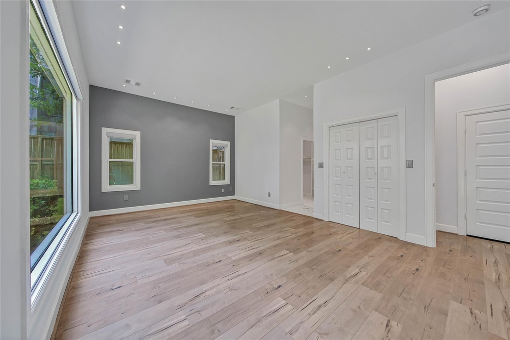 2206 Saxon Drive - Photo 21