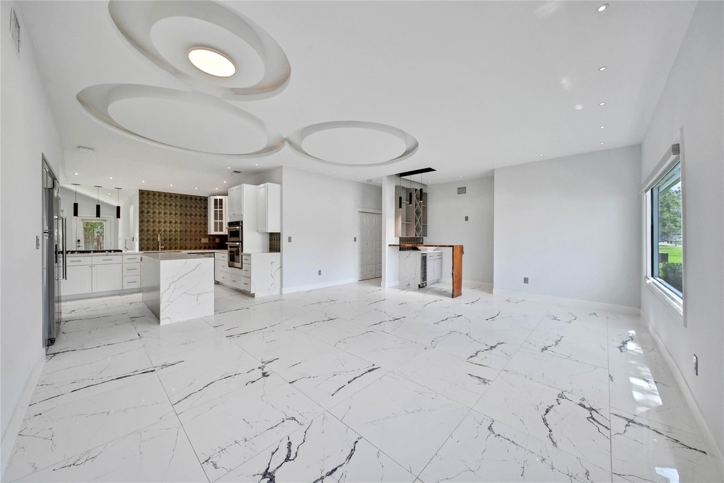 2206 Saxon Drive - Photo 14