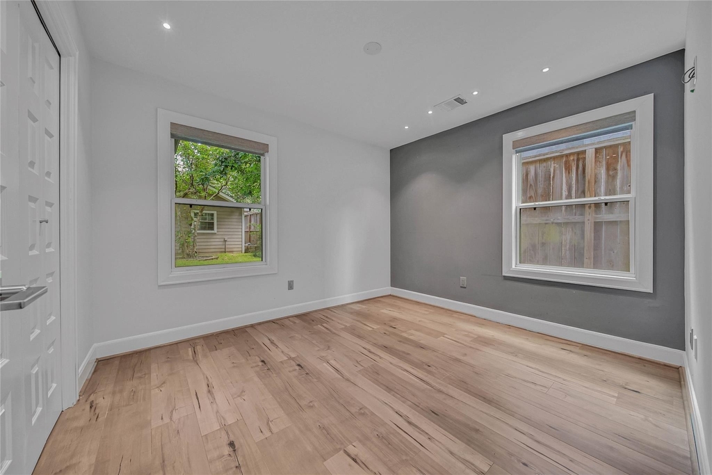 2206 Saxon Drive - Photo 34