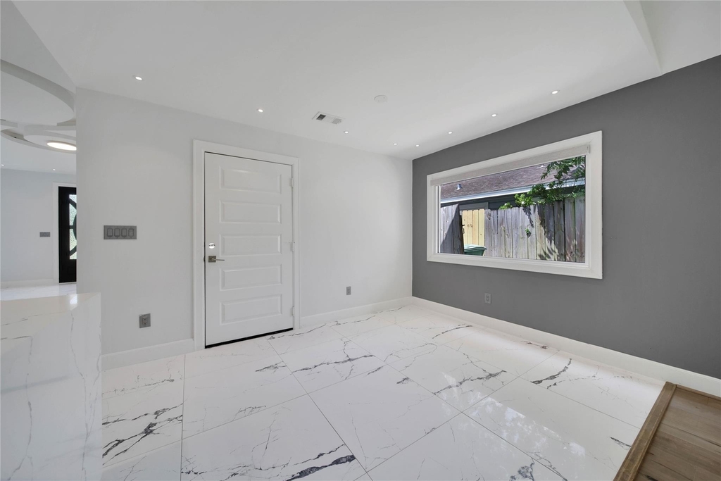 2206 Saxon Drive - Photo 13