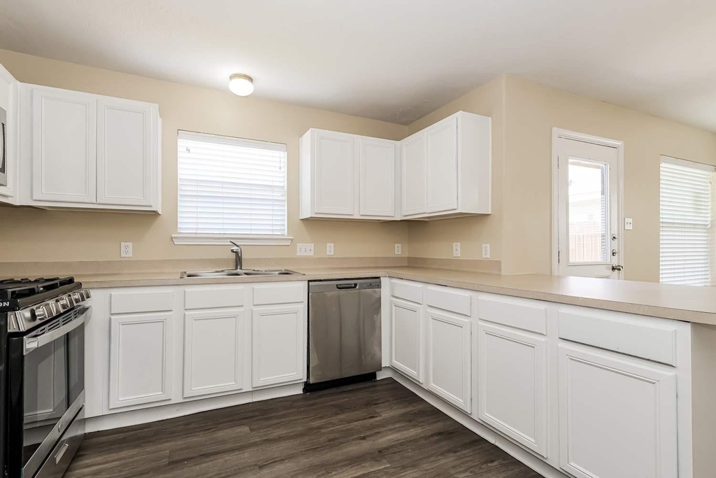 6348 Austinville Drive - Photo 2