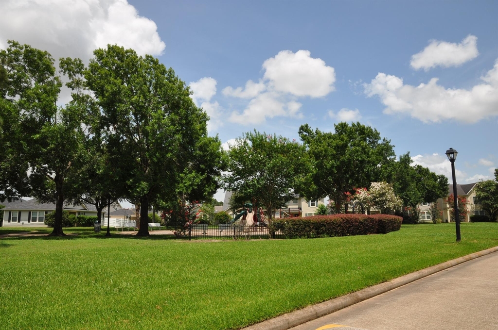 20734 Settlers Lake Circle N - Photo 4