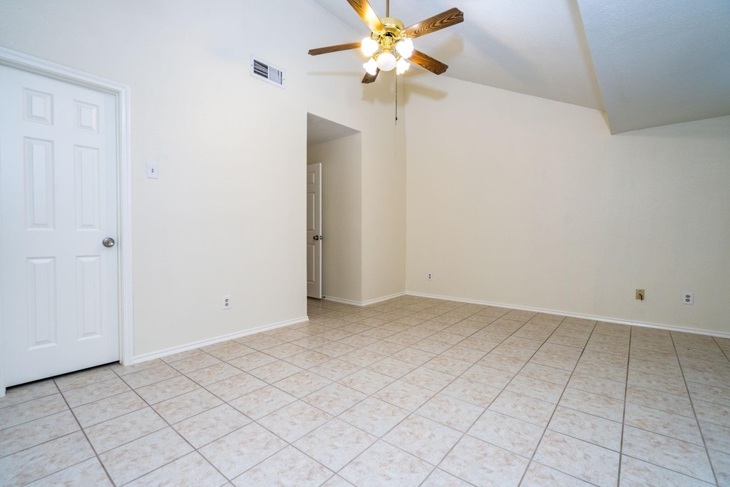 1103 Dulles Avenue - Photo 10