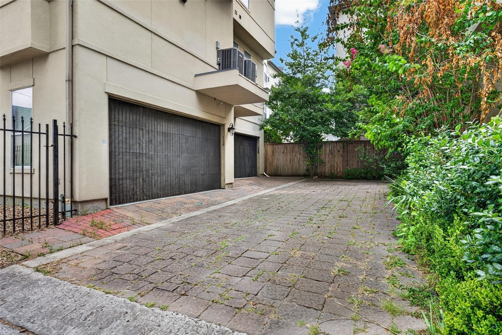 128 Drew Street - Photo 2