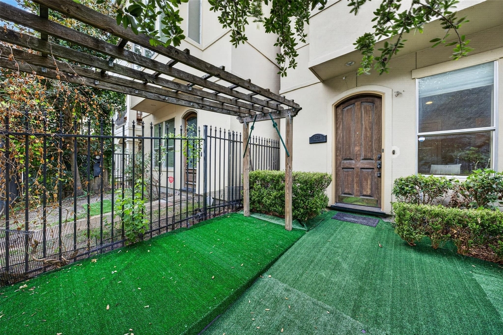 128 Drew Street - Photo 4