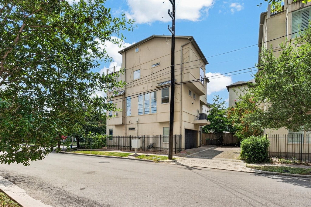 128 Drew Street - Photo 1