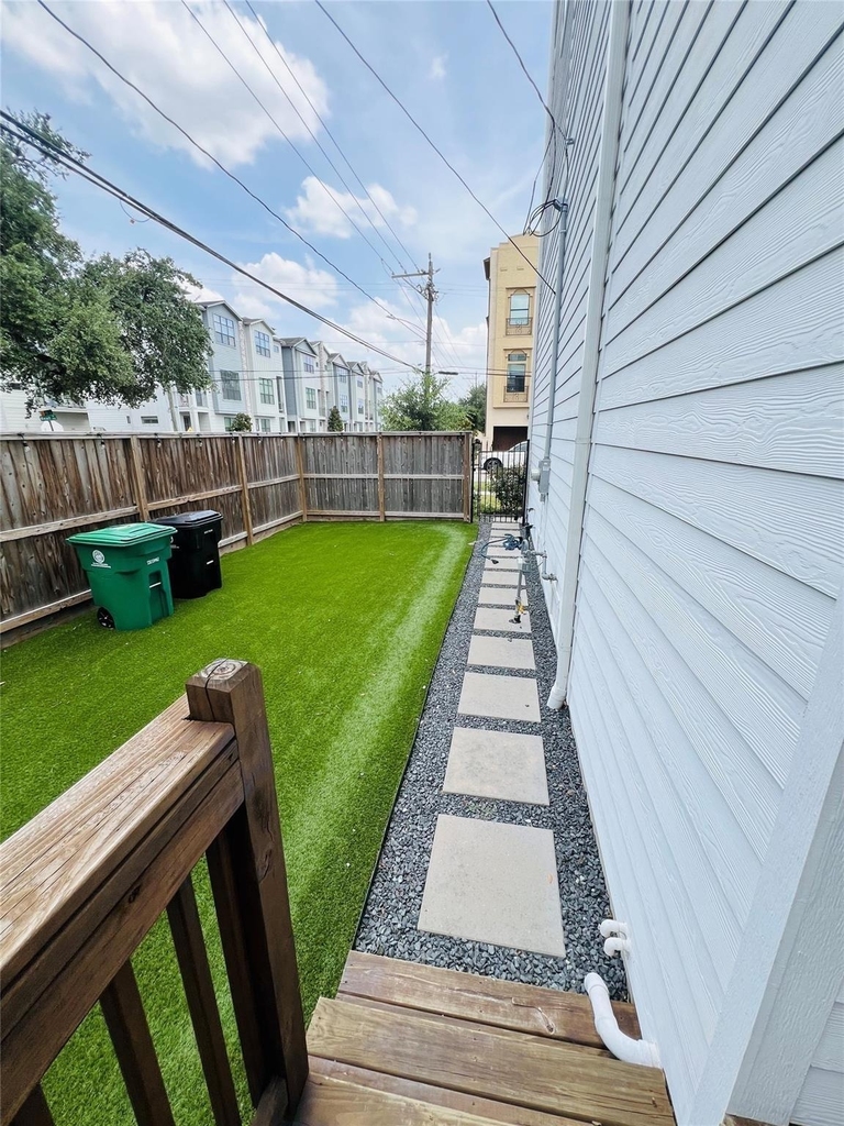 1103 W 15th 1/2 Street - Photo 6