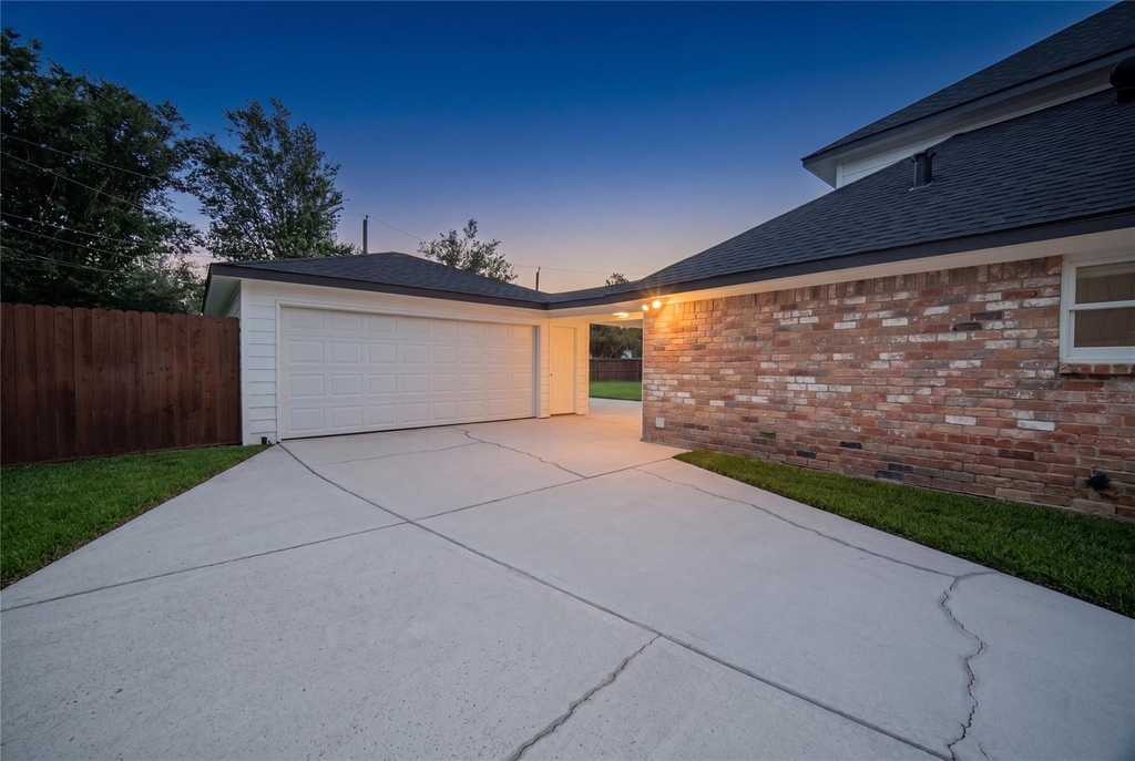 4815 Caris Street - Photo 2