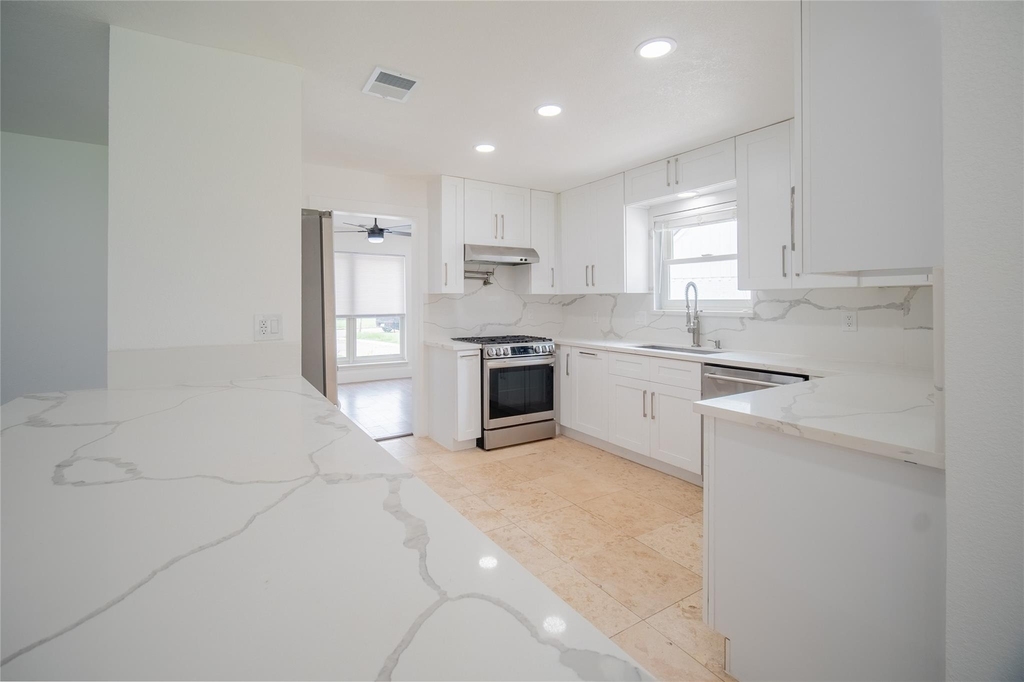 4815 Caris Street - Photo 4