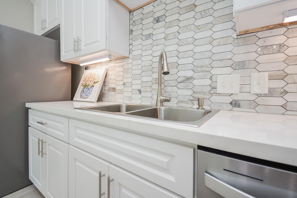 147 S 66 Street - Photo 7