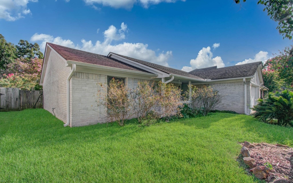 16963 Nevisway Street - Photo 3