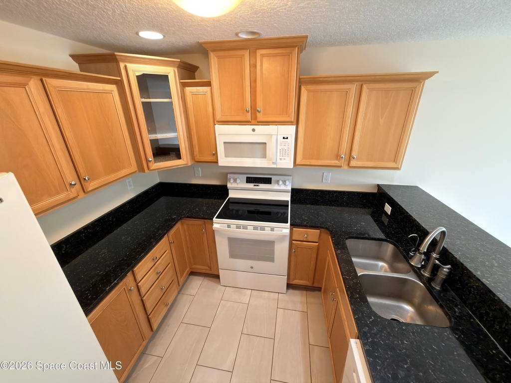 1620 Mason Terrace - Photo 10