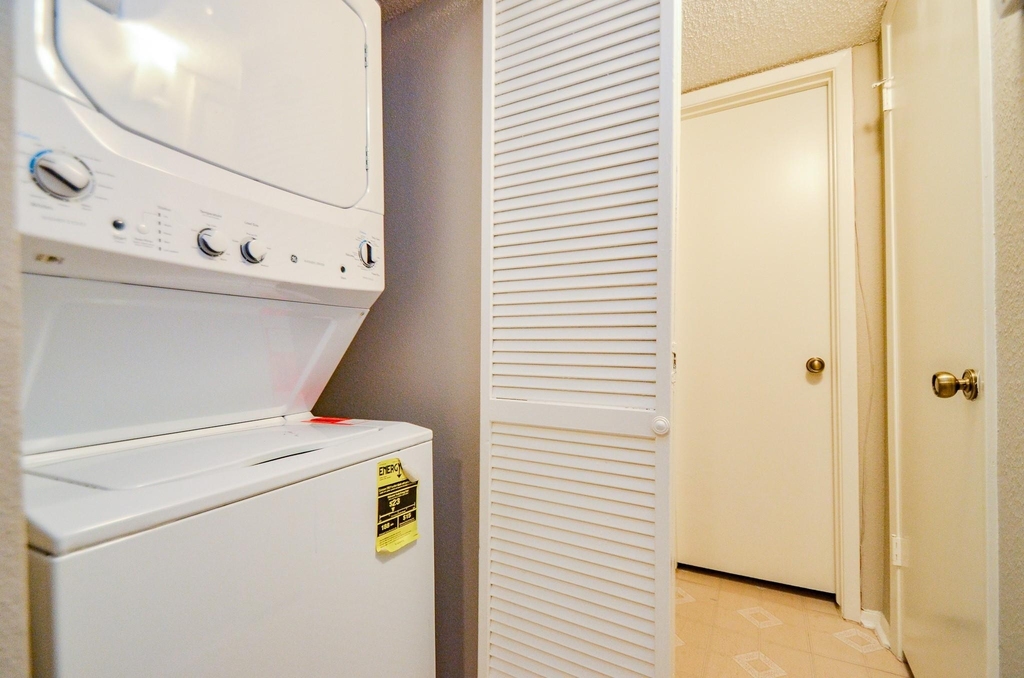 6211 Ludington Drive - Photo 10