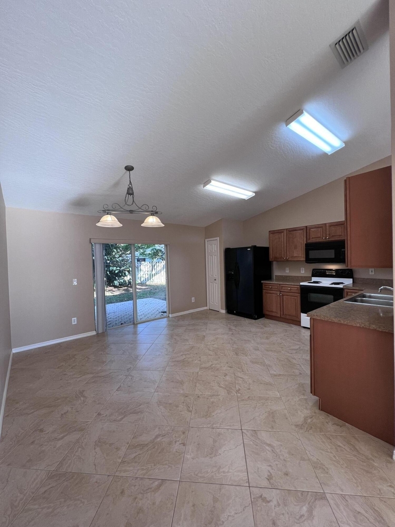 830 Laurel Drive - Photo 3