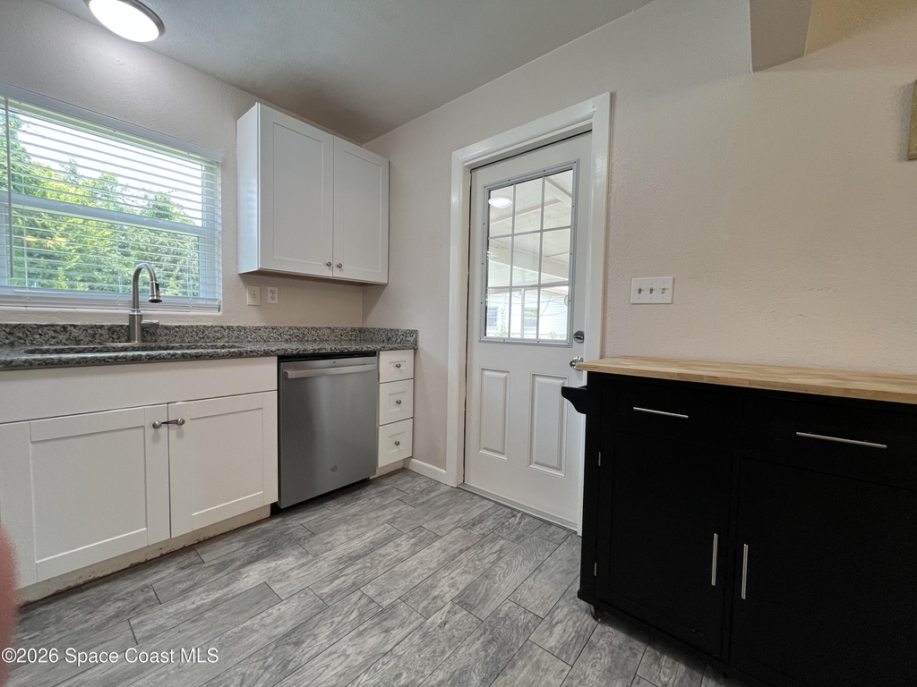 801 Hampton Way - Photo 7