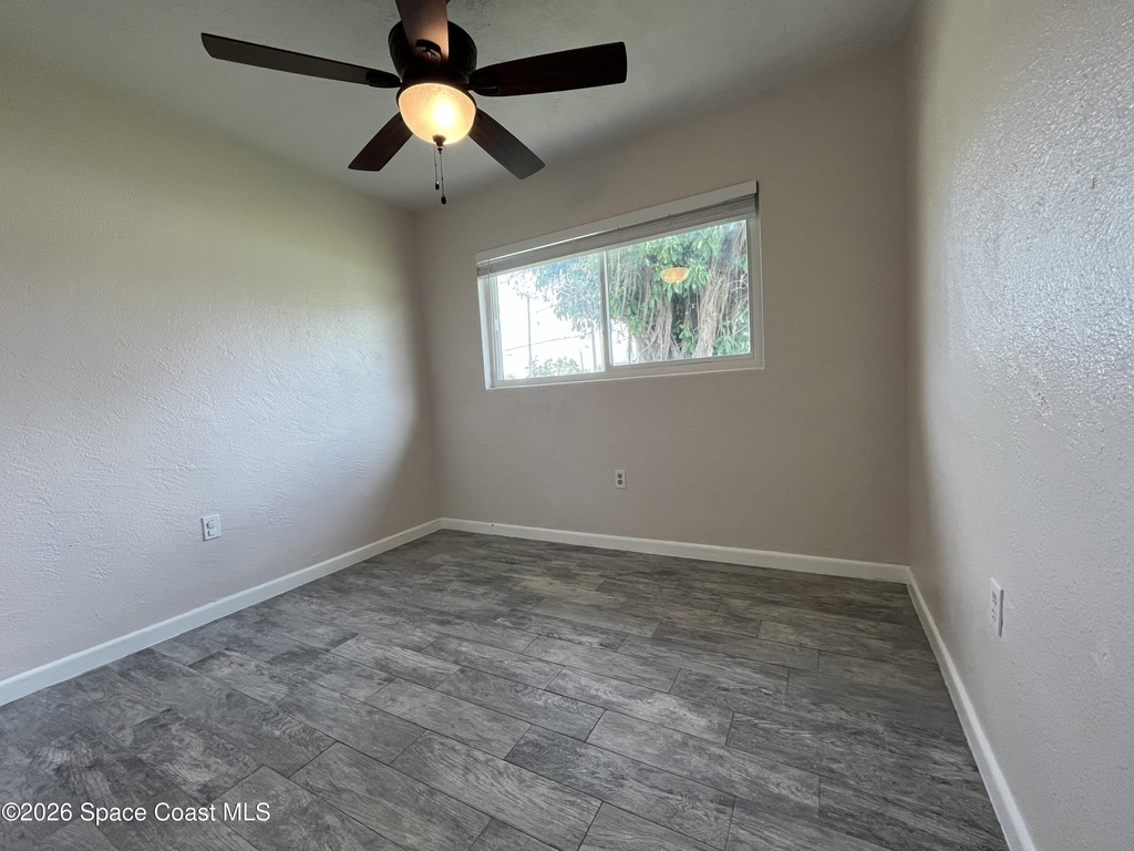 801 Hampton Way - Photo 9
