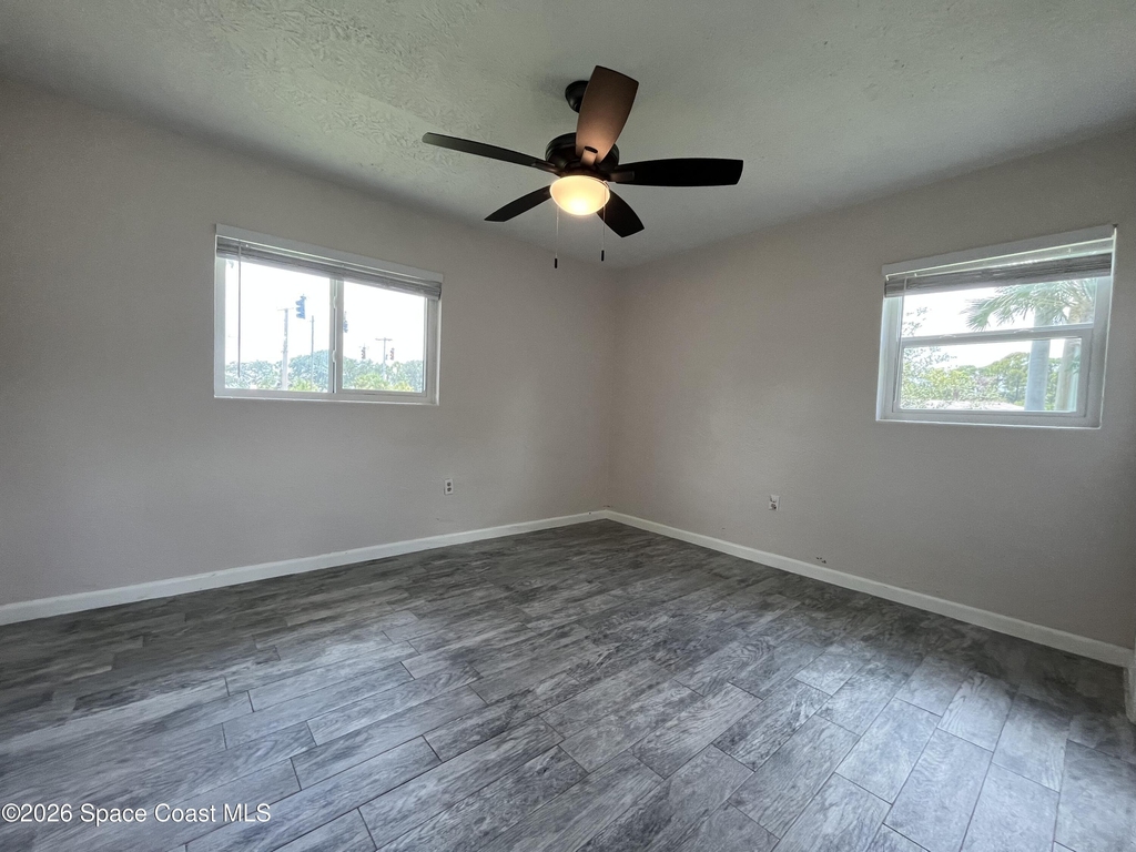 801 Hampton Way - Photo 11