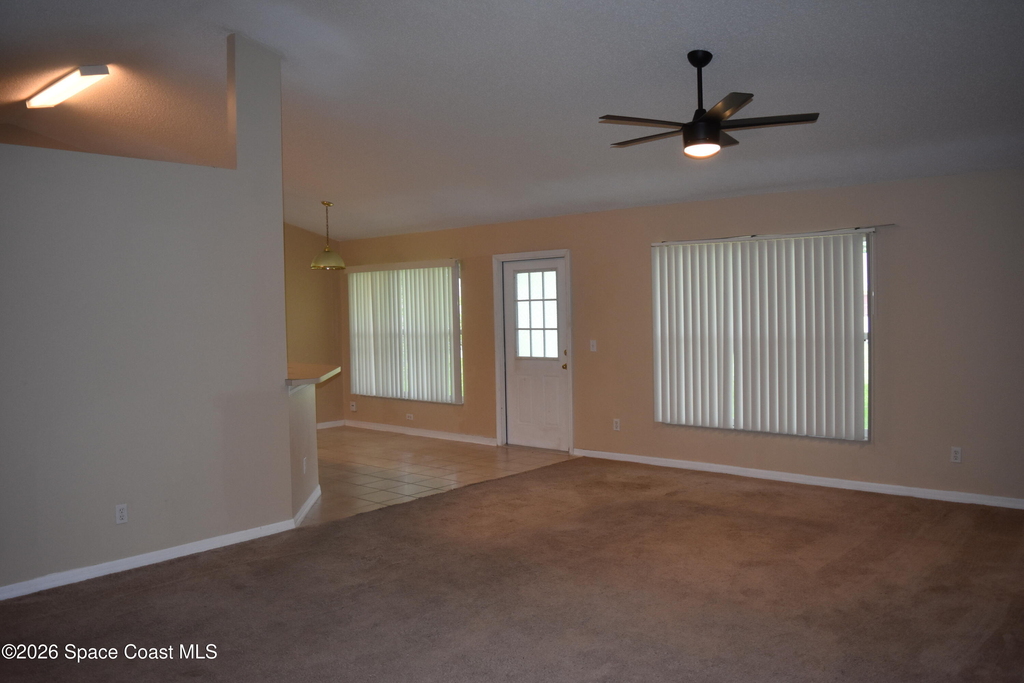 154 Bamboo Avenue Se - Photo 5