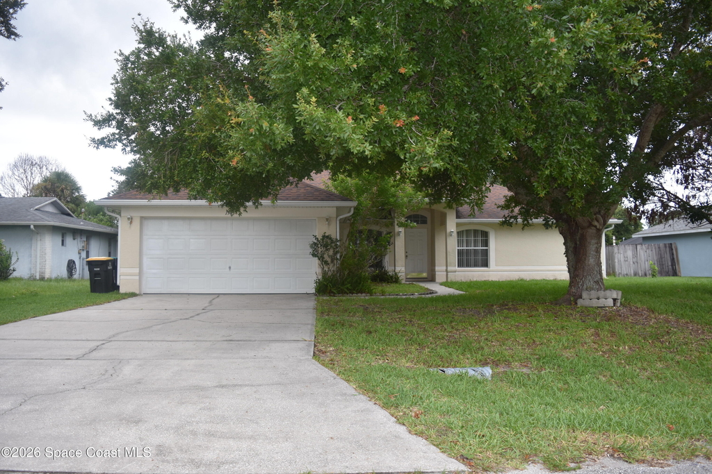 154 Bamboo Avenue Se - Photo 0
