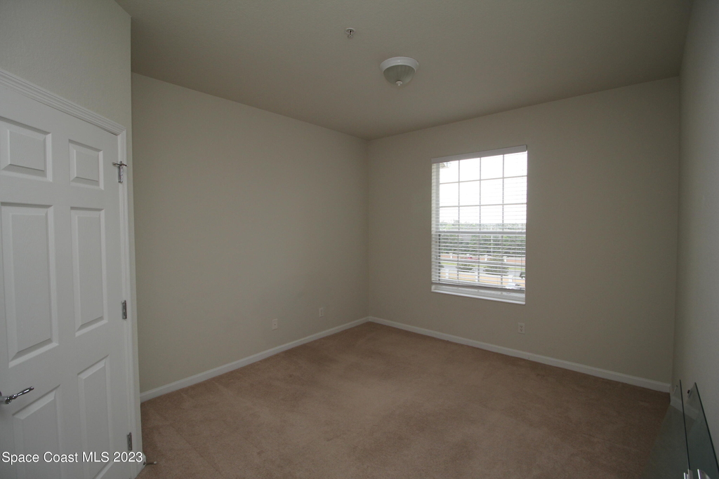 1576 Peregrine Circle - Photo 8