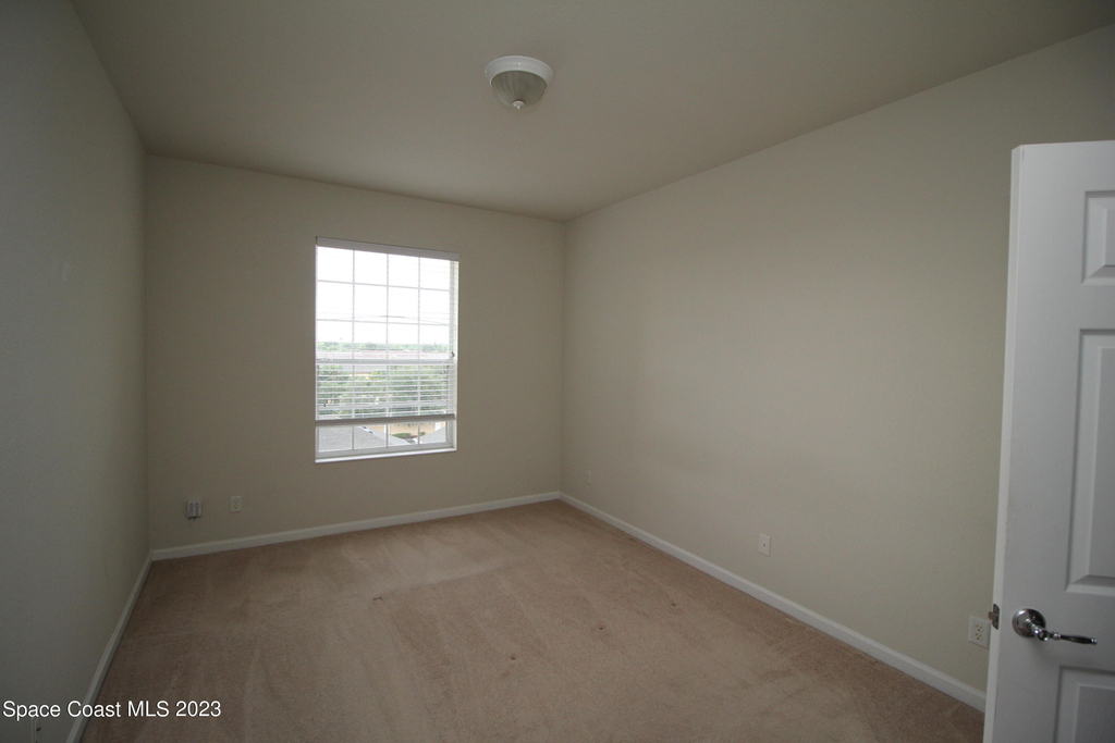 1576 Peregrine Circle - Photo 10