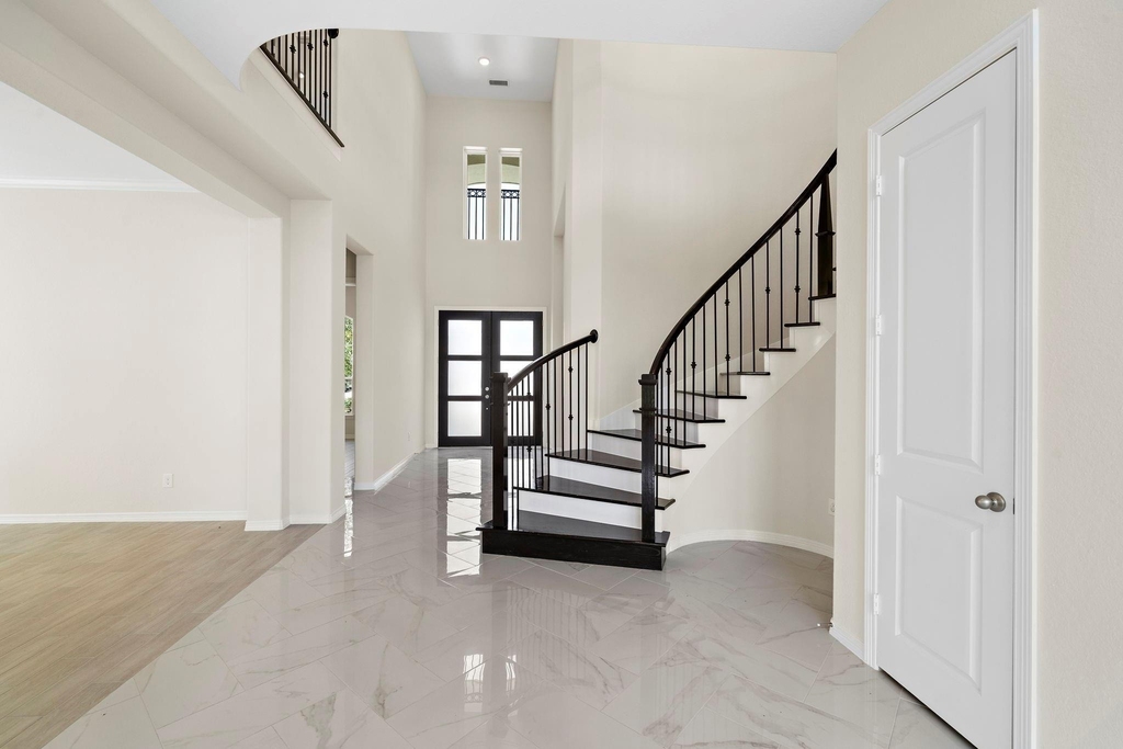 9806 Oakwood Trail - Photo 2