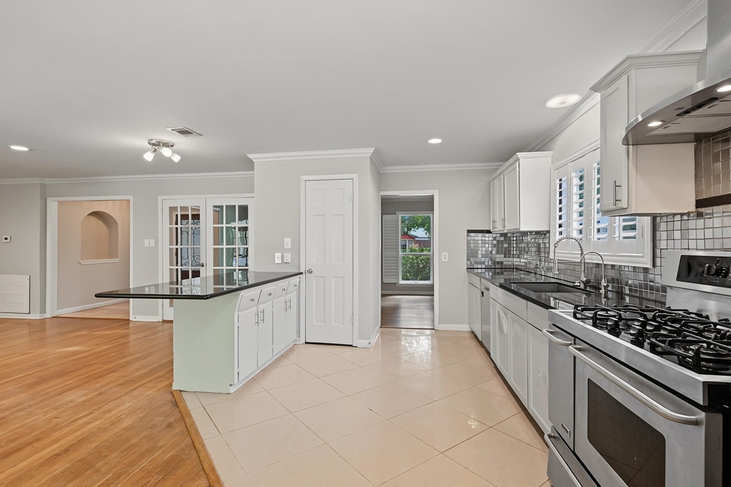 5616 Pine Street - Photo 6