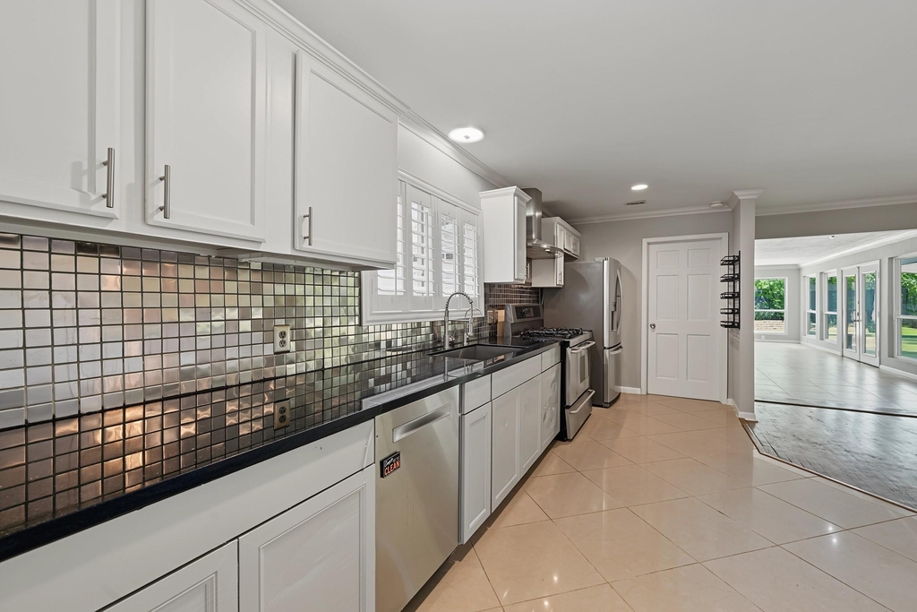 5616 Pine Street - Photo 4