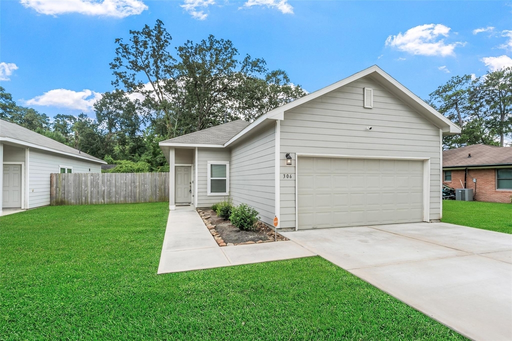 306 Helen Street - Photo 2