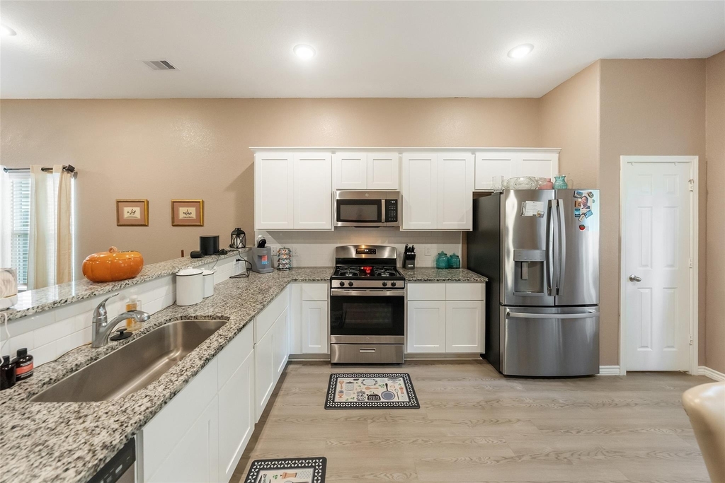 306 Helen Street - Photo 14