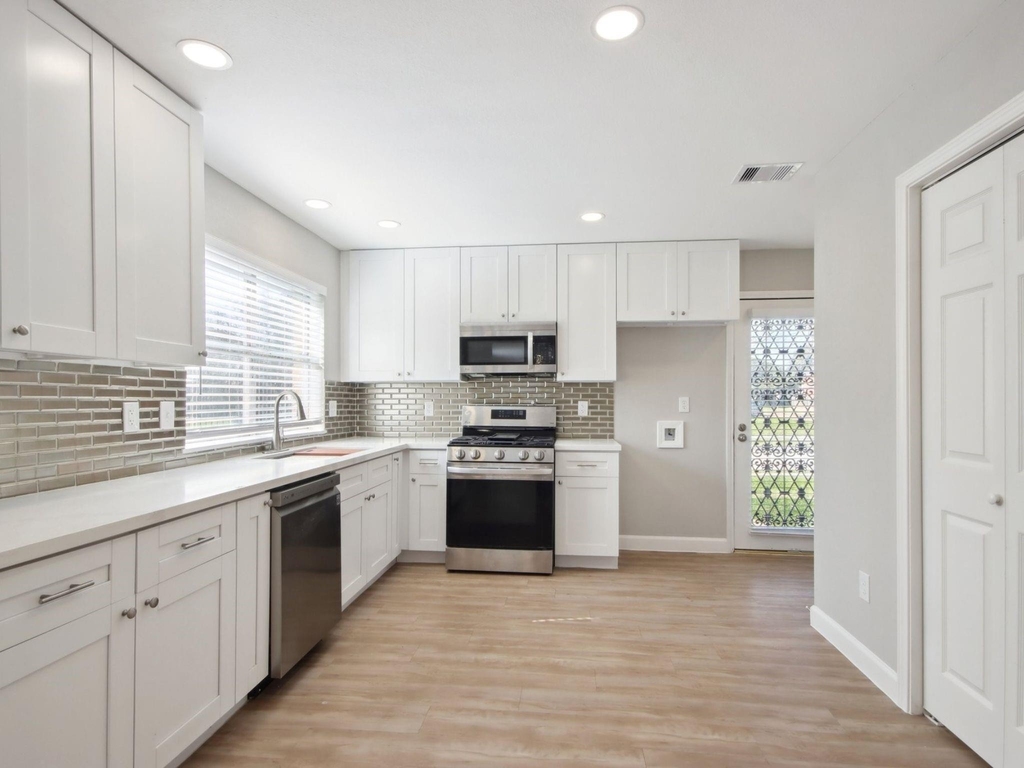 1127 Cascade Creek Drive - Photo 1