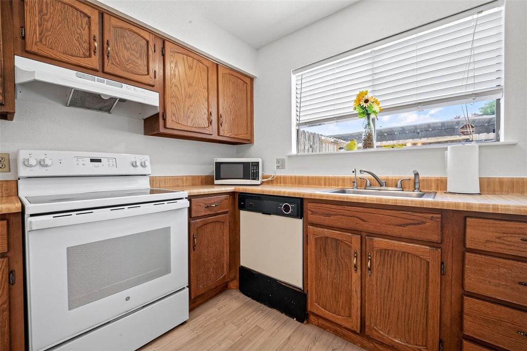 6401 Deihl Road - Photo 9